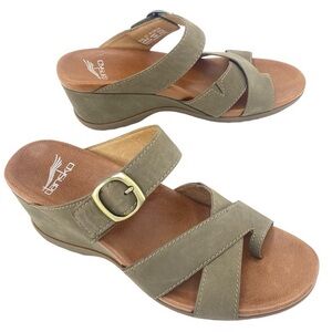 Dansko Aubree Leather Wedge Taupe Sandals; 37